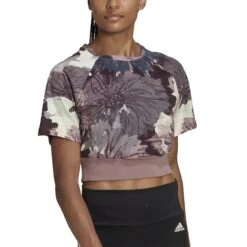 T-shirt Court à Imprimé Intégral Femme Adidas -T shirt Actif Boutique adidas hp0782 4 apparel on model front view white