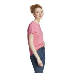 T-shirt Graphique Femme Adidas Brand Love -T shirt Actif Boutique adidas ii6077 6 apparel on model walking view white bv