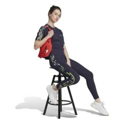 T-shirt 3 Bandes Femme Adidas Vibrant Print -T shirt Actif Boutique adidas il5868 6 apparel on model walking view white