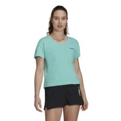 T-shirt Femme Adidas Terrex Only Carry -T shirt Actif Boutique gp0055 app on model standard white