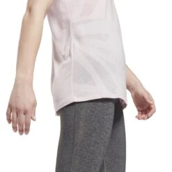 T-shirt Femme Reebok Classique -T shirt Actif Boutique gs8966 app on model detail 2 white