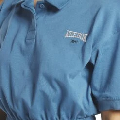 T-shirt Femme Reebok Classics Varsity -T shirt Actif Boutique reebok hs0366 5 apparel on model detail view 1 white