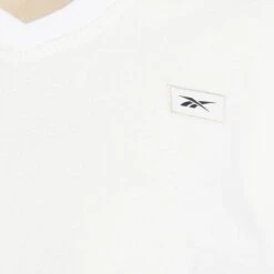 T-shirt Crop Top Femme Reebok Classics Natural Dye -T shirt Actif Boutique reebok ht7848 6 apparel on model detail view 2 white