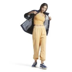 Débardeur Femme Reebok Classics Natural Dye -T shirt Actif Boutique reebok ht7851 4 apparel on model side view white