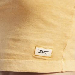 Débardeur Femme Reebok Classics Natural Dye -T shirt Actif Boutique reebok ht7851 6 apparel on model detail view 2 white